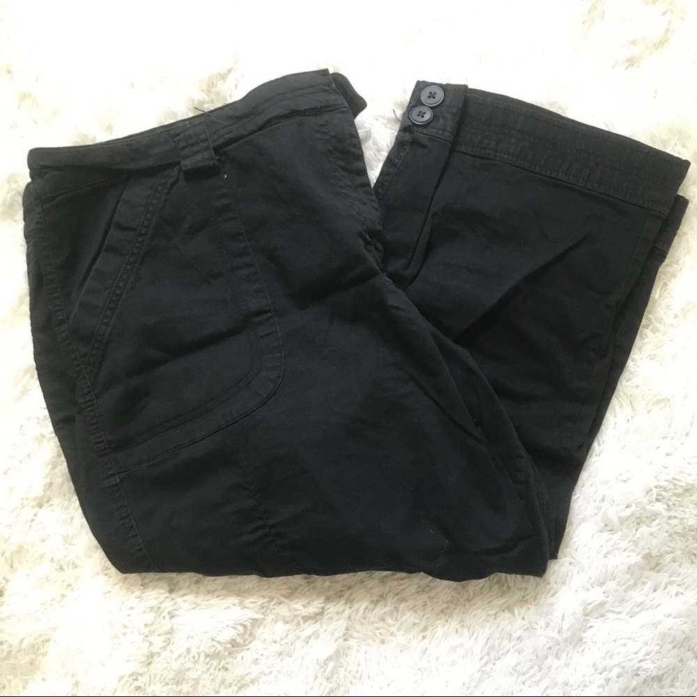 Black capris